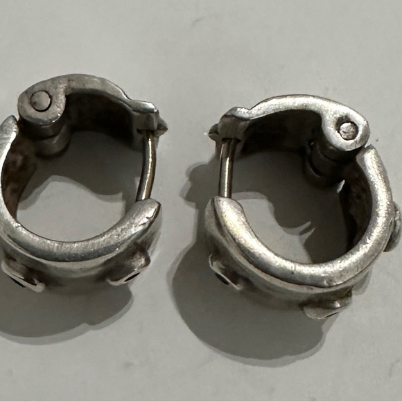 LISA JENKS RARE VINTAGE HUGGIE EARRINGS - Picture 2 of 3